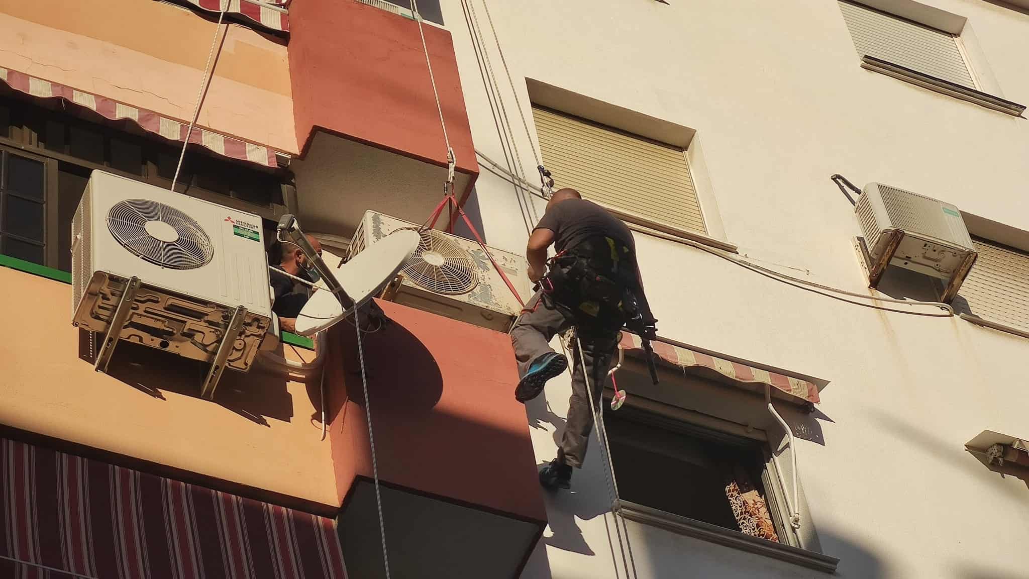Desmontaje Aire acondicionado con trabajos verticales
