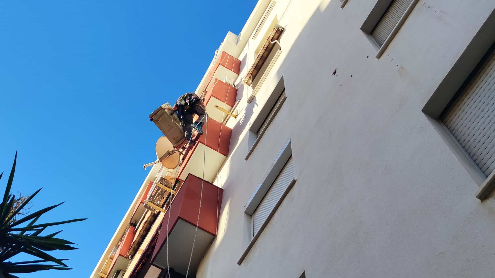 Desmontaje Aire acondicionado con trabajos verticales