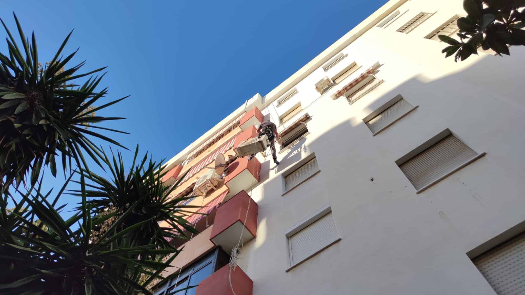 Desmontaje Aire acondicionado con trabajos verticales