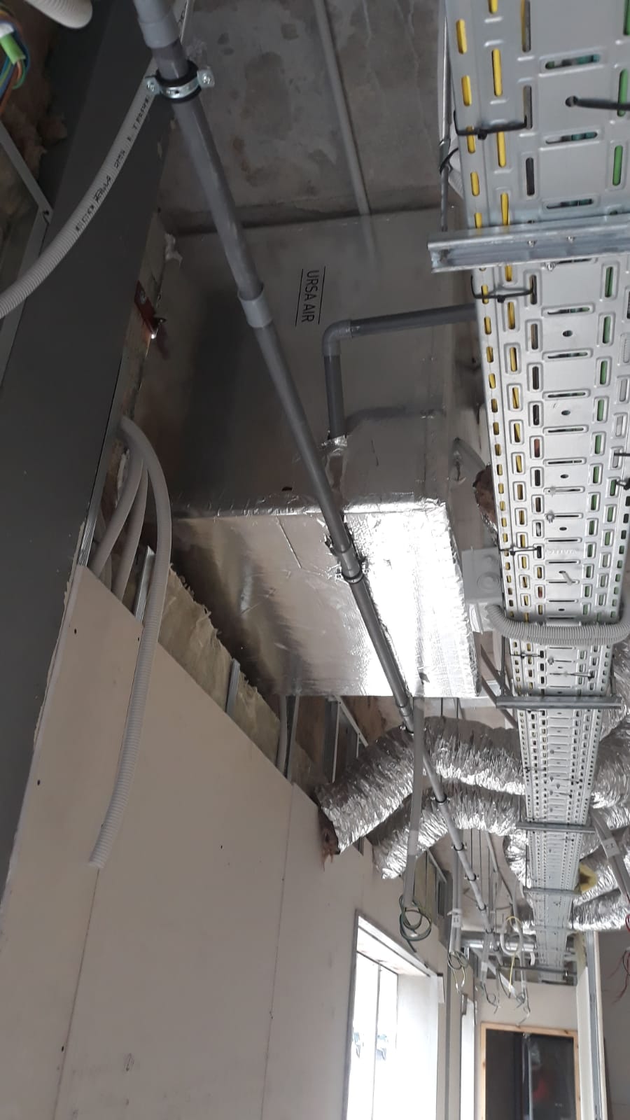 Instalación de conductos para en local comercial en Fuengirola