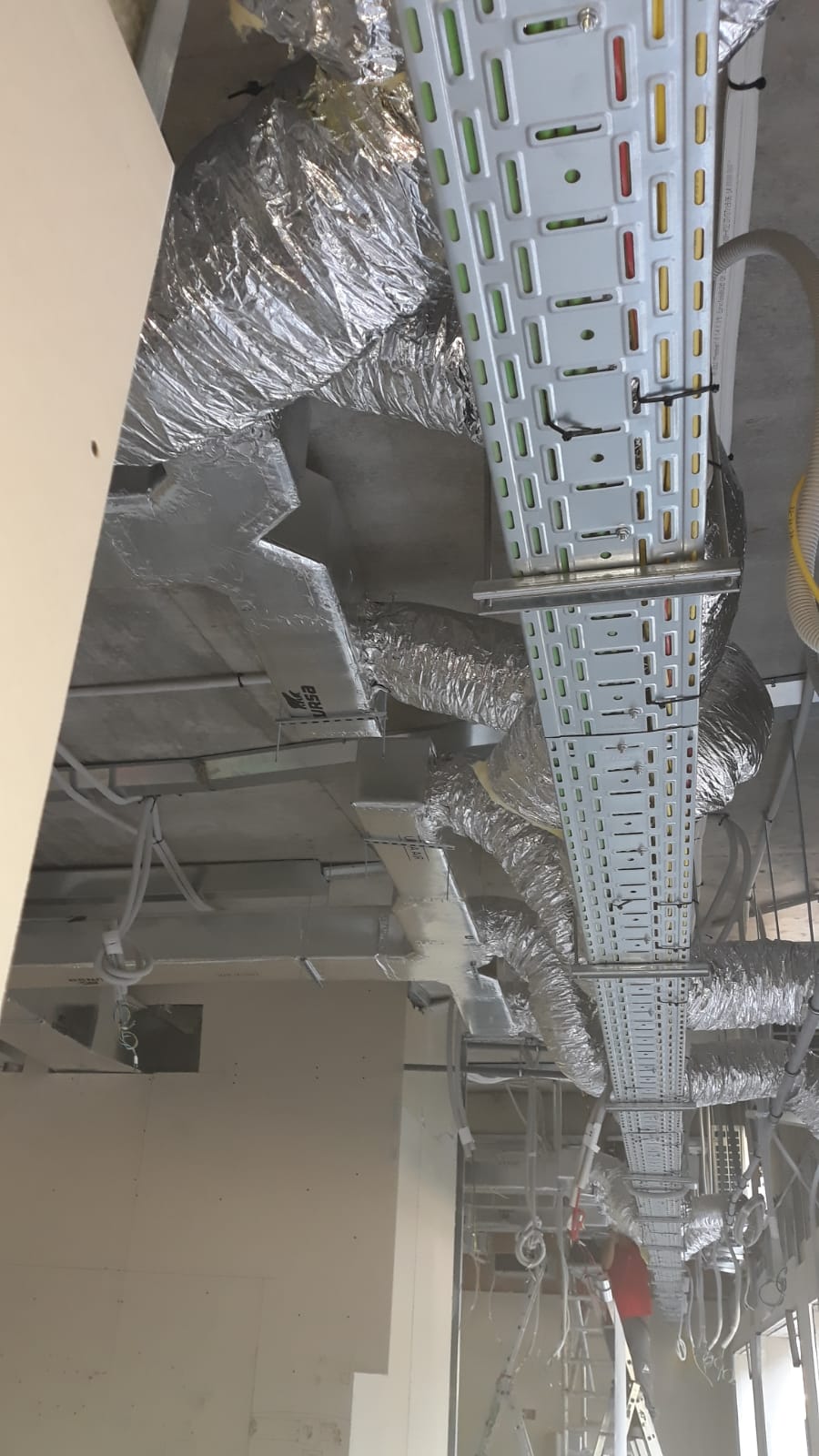 Instalación de conductos para en local comercial en Fuengirola