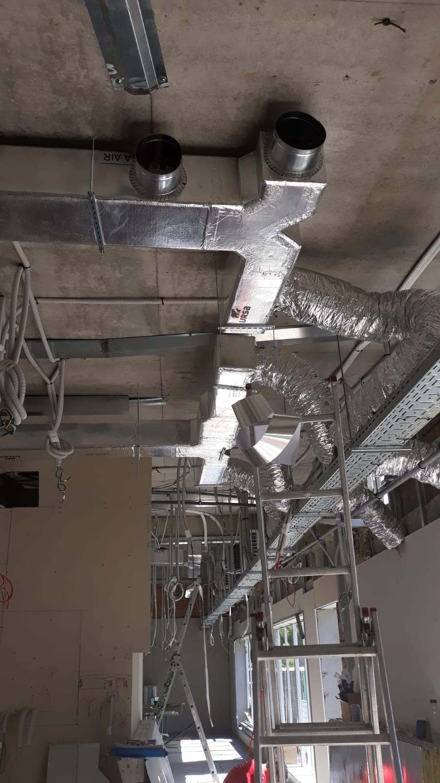 Instalación de conductos para en local comercial en Fuengirola