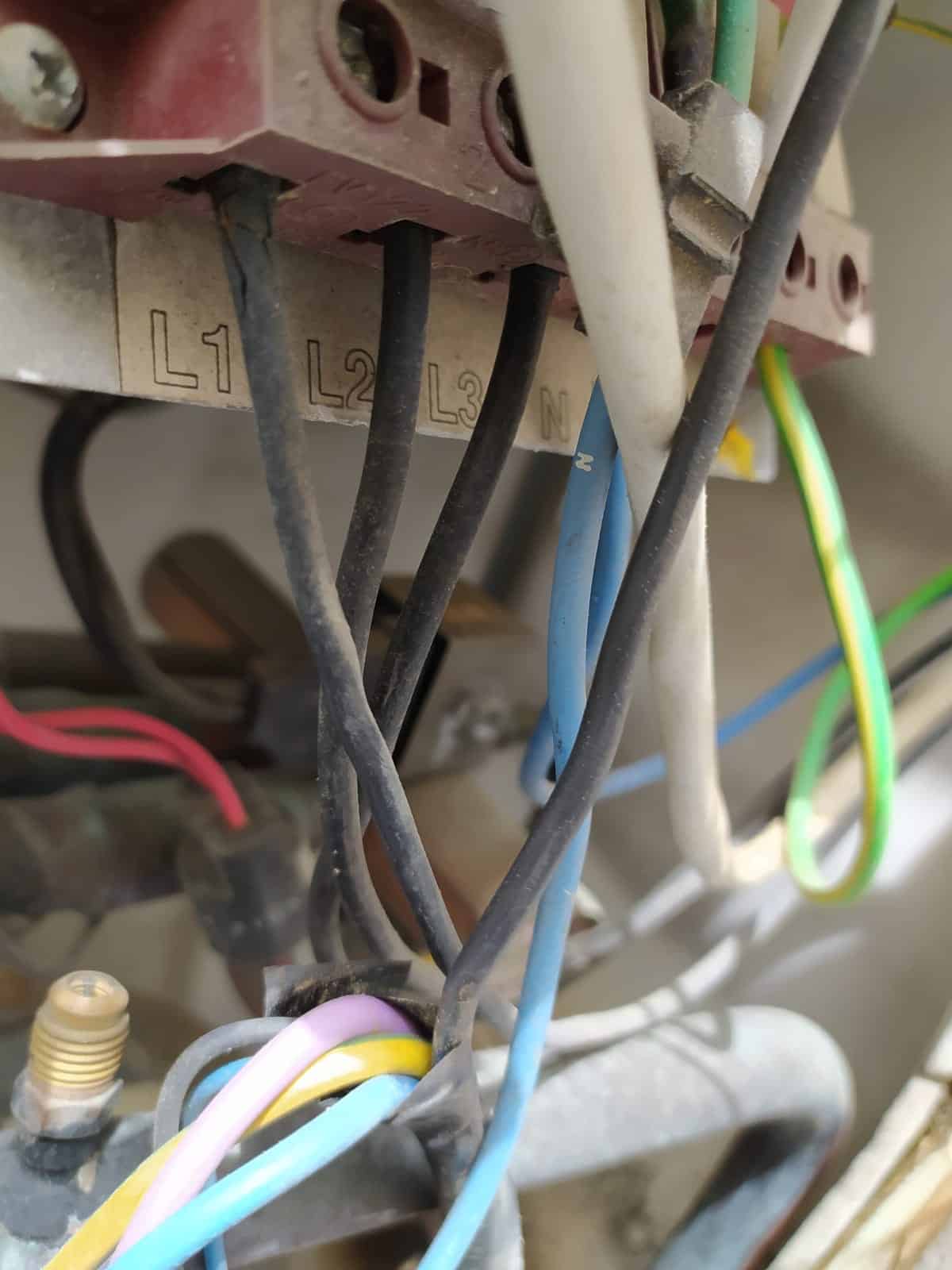 Reparación de aire acondicionado en oficina