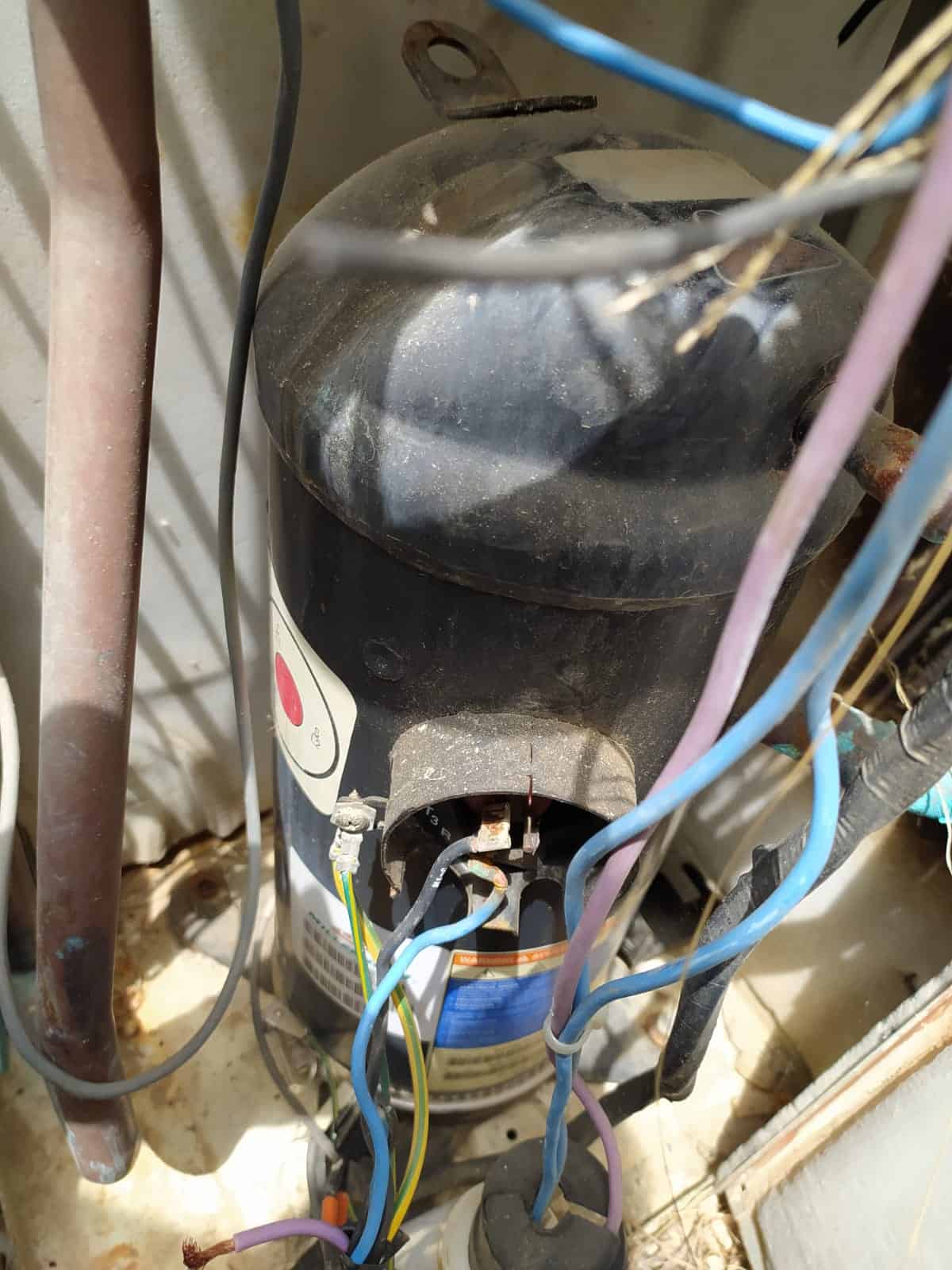 Reparación de aire acondicionado en oficina